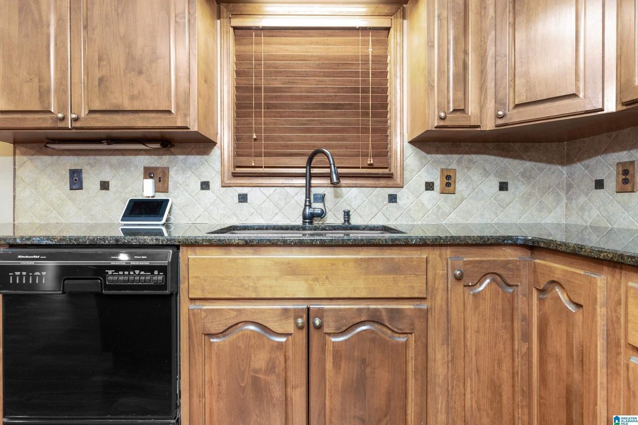 1524 Highland Dr - Photo 7 of 23