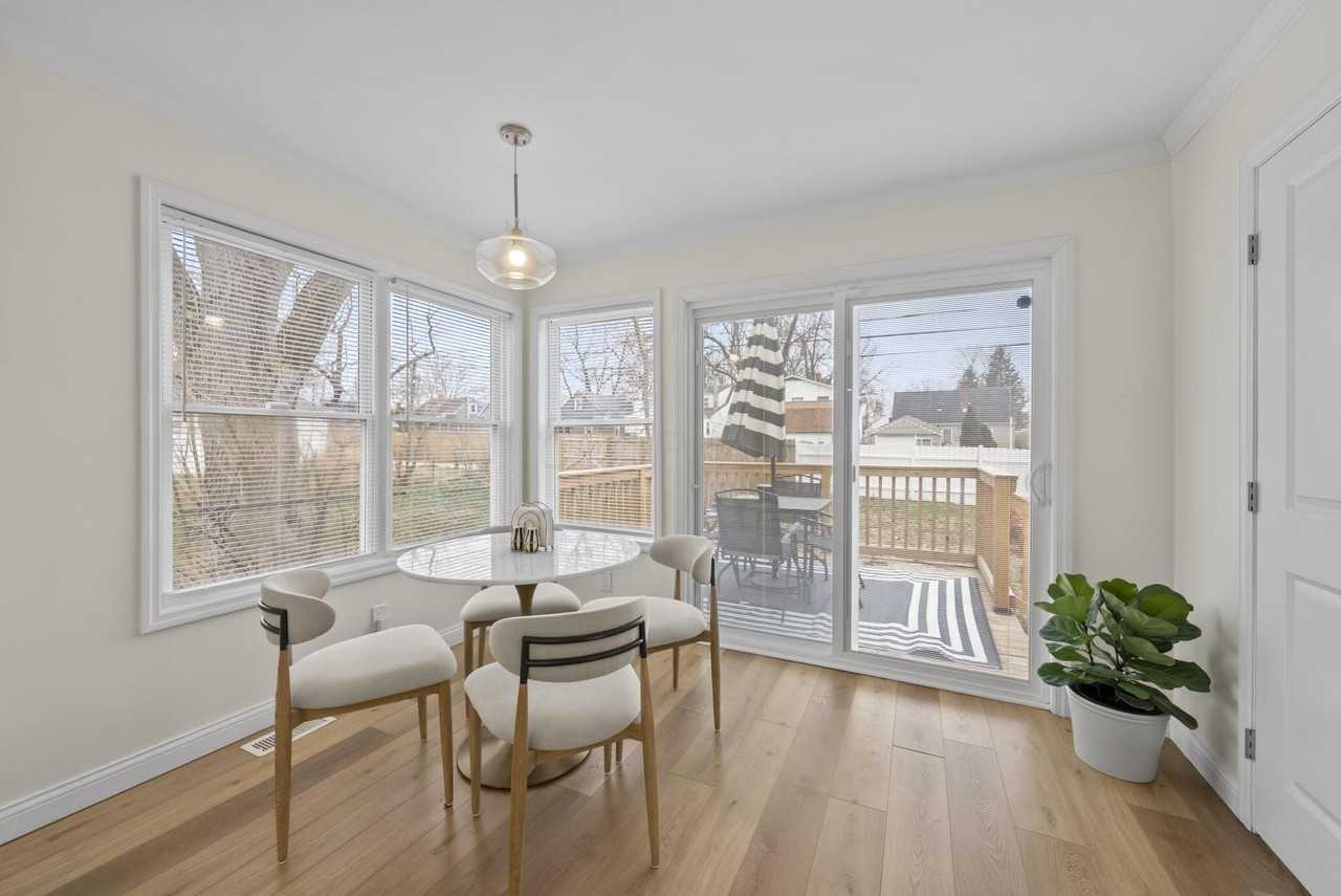 111 Rosslyn Ave - Photo 4 of 30