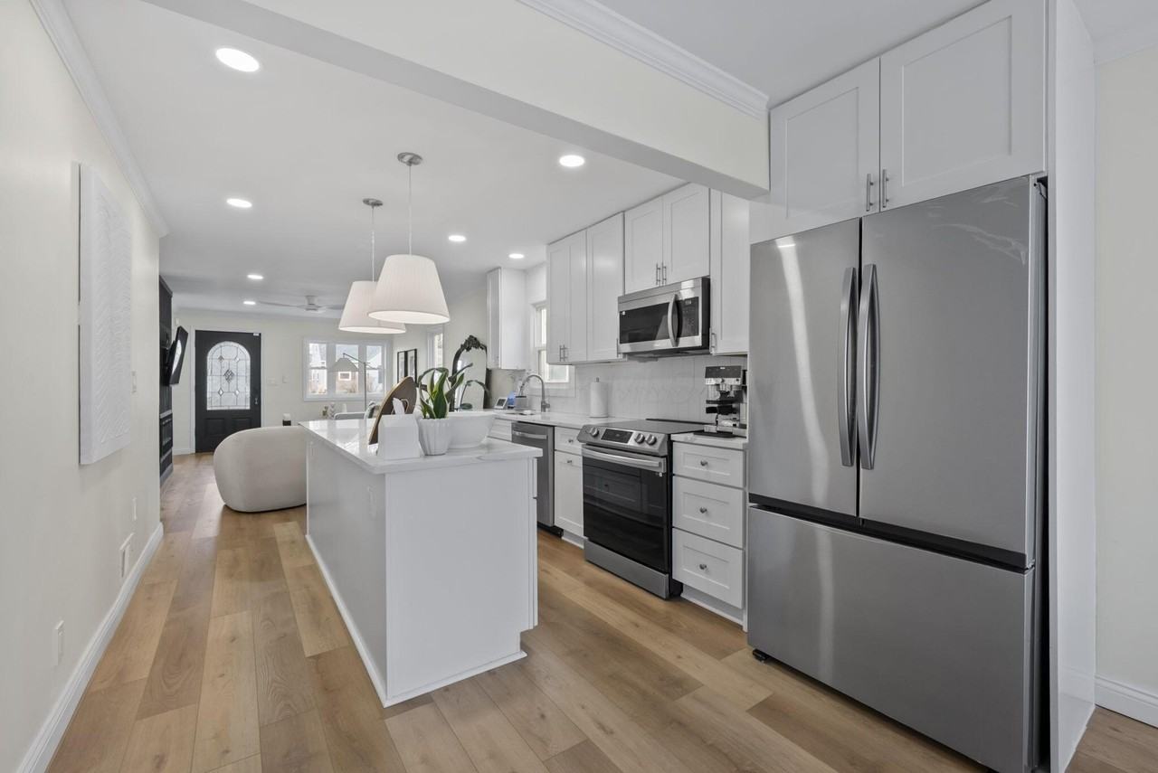 111 Rosslyn Ave - Photo 5 of 30