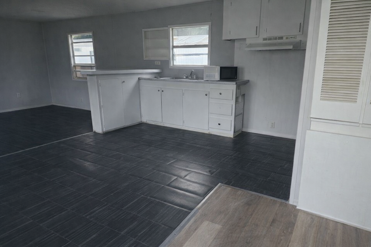 110 Deborah Drive 2000 - 15 #15 - Photo 2 of 11