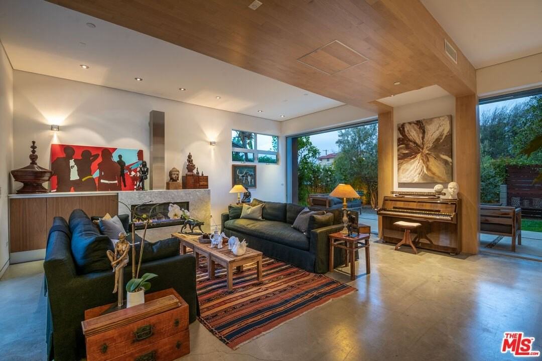 716 Brooks Ave - Photo 3 of 31