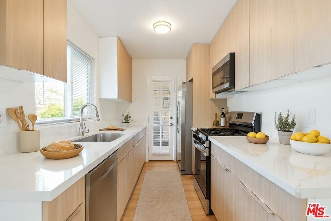 8442 Willoughby Ave Apt 3 #3 - Photo 3 of 21