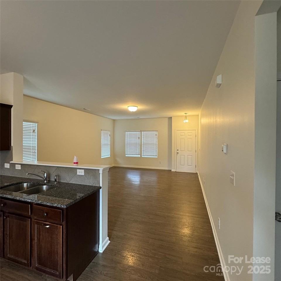 8012 Camden Xing - Photo 2 of 10