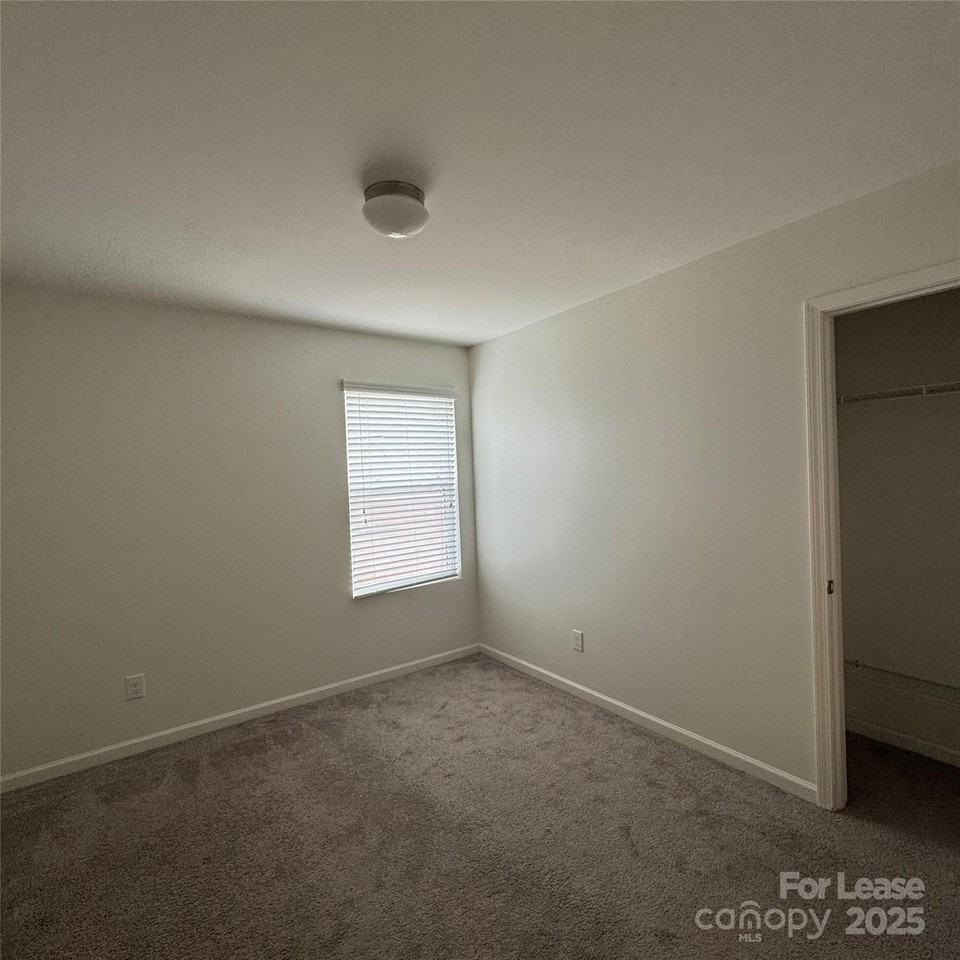 8012 Camden Xing - Photo 3 of 10
