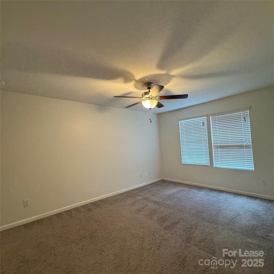 8012 Camden Xing - Photo 4 of 10