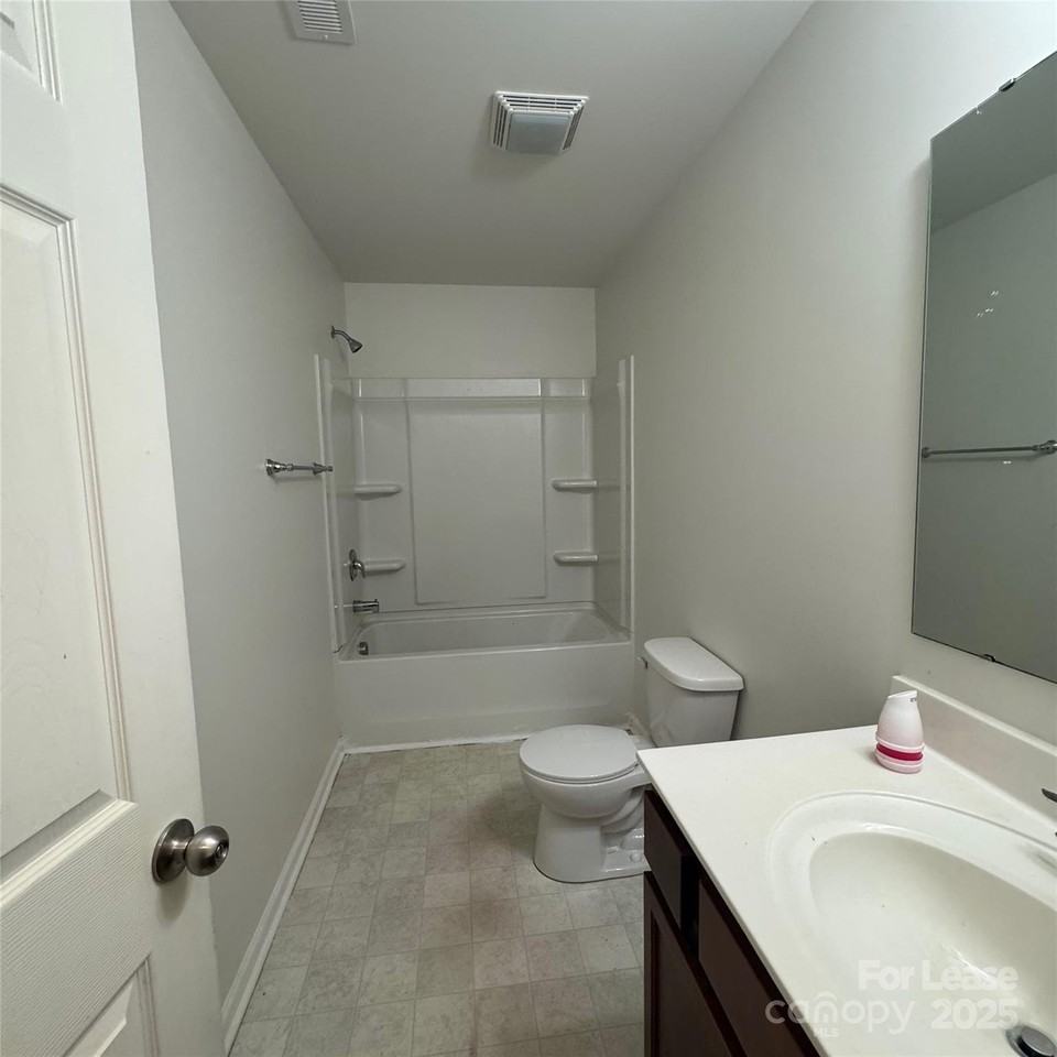 8012 Camden Xing - Photo 5 of 10