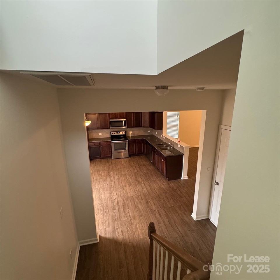 8012 Camden Xing - Photo 7 of 10