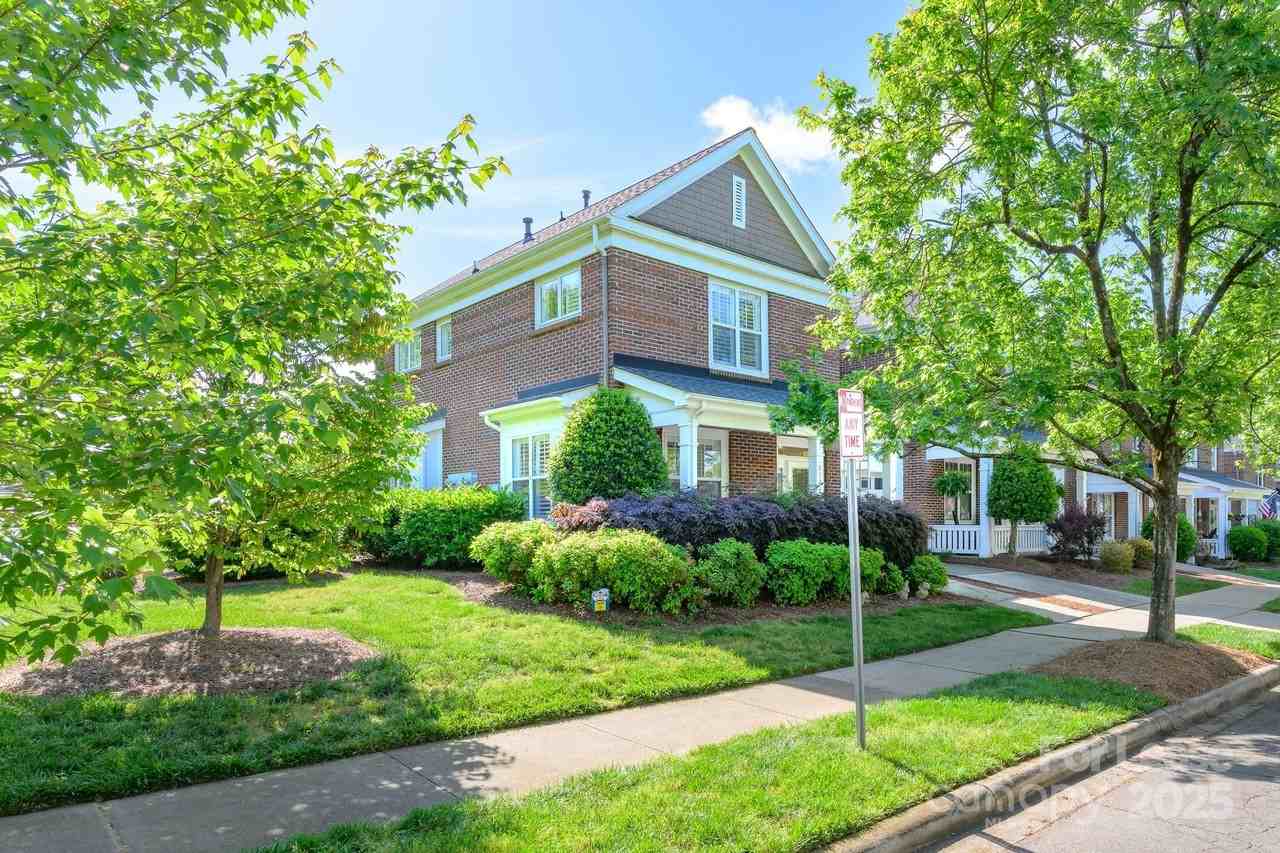 18524 Mizzenmast Ave - Photo 3 of 44