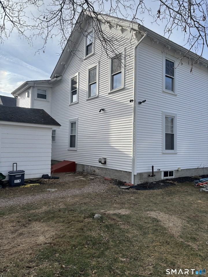 95 Pennsylvania Ave - Photo 4 of 36