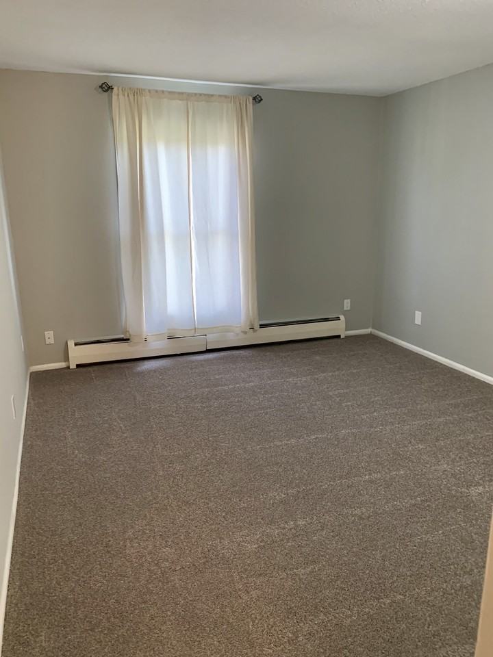 810 9th Ave S #8 - Photo 6 of 10