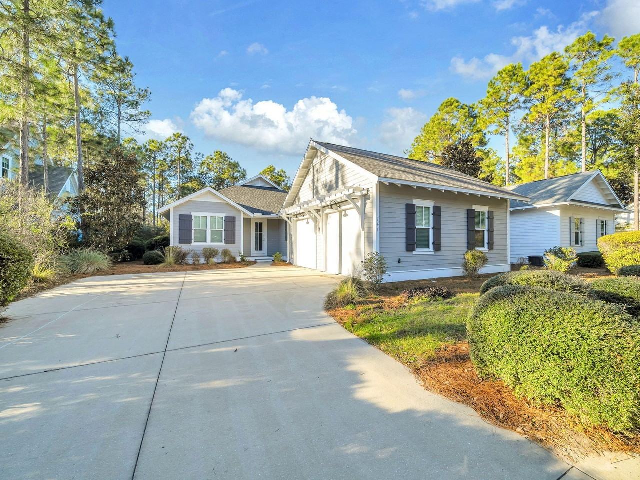 741 Breakers St - Photo 2 of 39