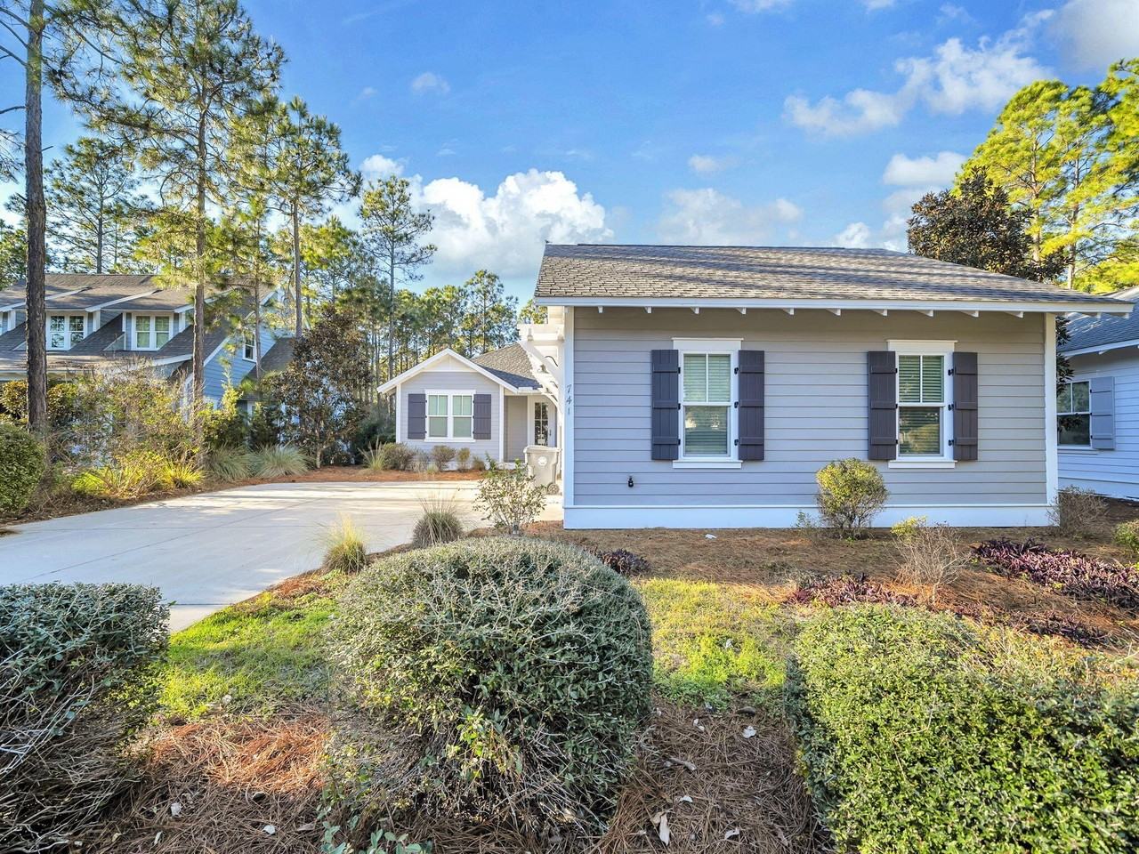 741 Breakers St - Photo 3 of 39