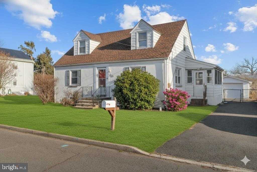 238 Steward St - Photo 2 of 25