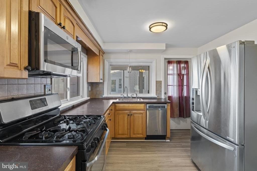 238 Steward St - Photo 7 of 25