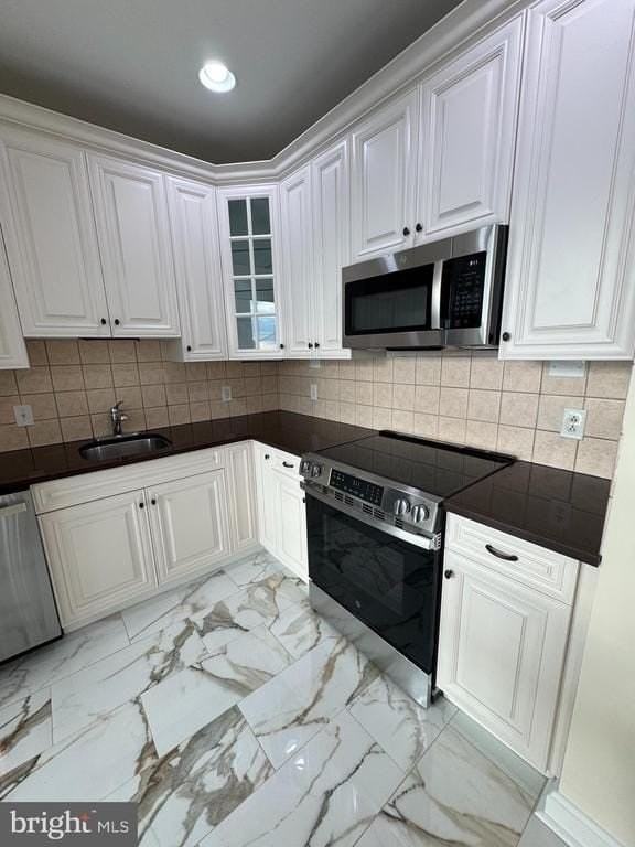 901 N Penn St - Photo 5 of 50