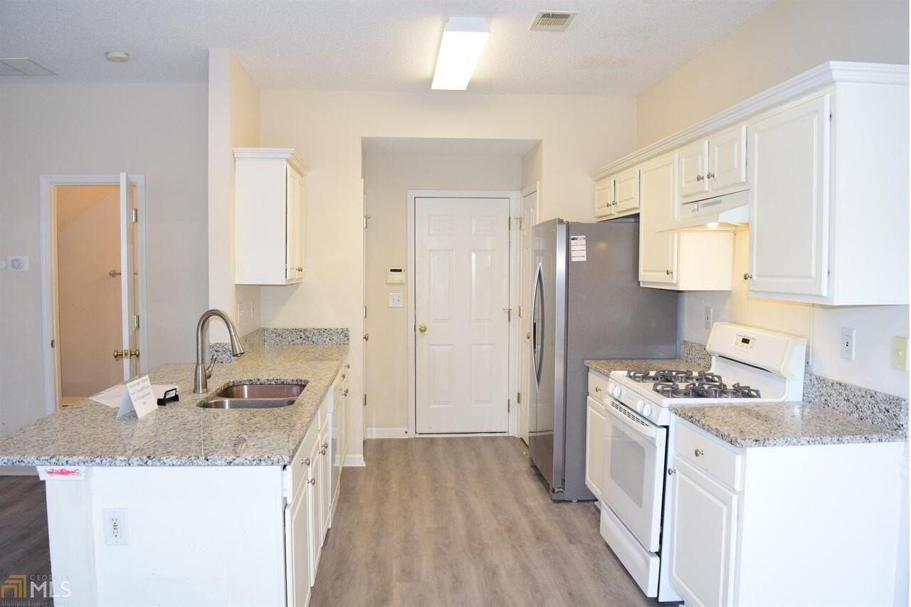 3625 Gainesway Ct - Photo 4 of 19