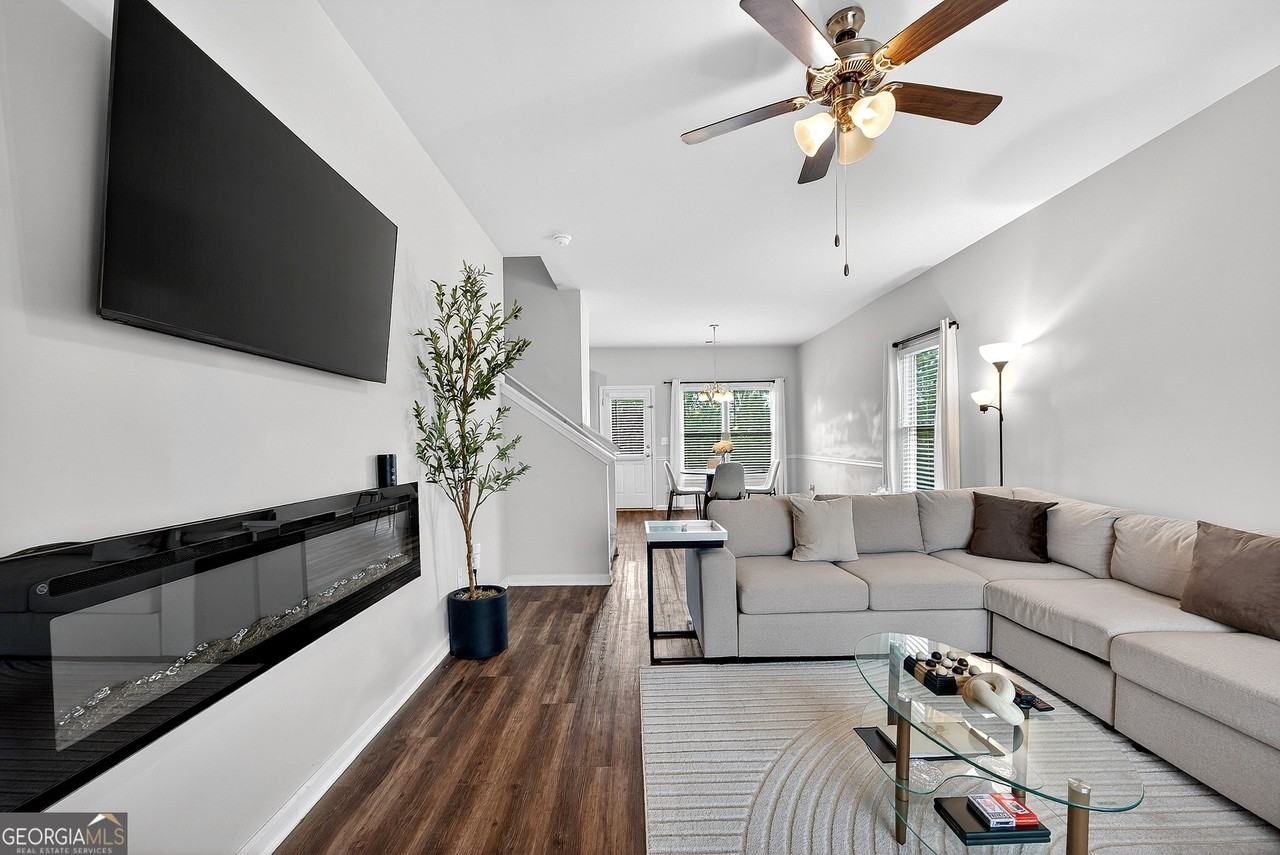 11061 Shadow Ct - Photo 3 of 24