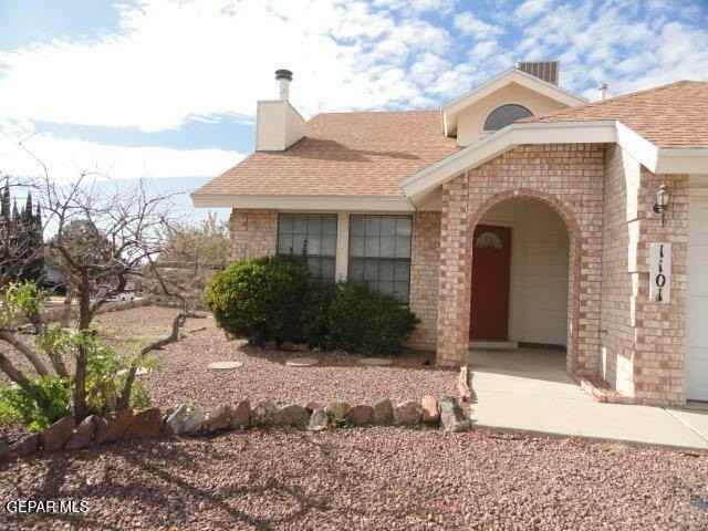 1101 Sun Shadow Dr - Photo 2 of 10