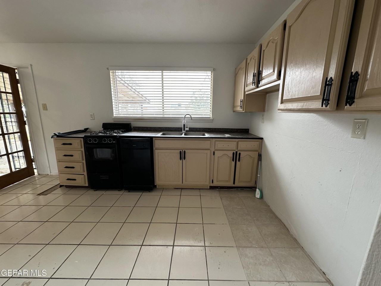 10008 Nesbit Ave - Photo 4 of 10