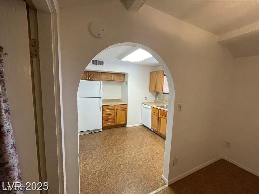 668 Avenue F - Photo 2 of 32