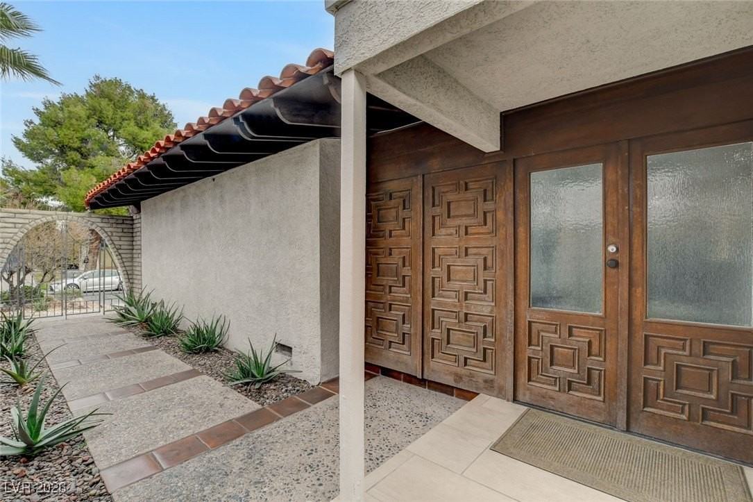 945 Vegas Valley Dr - Photo 4 of 50