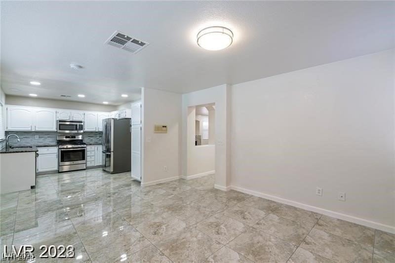 9280 Cool Creek Ave - Photo 3 of 30