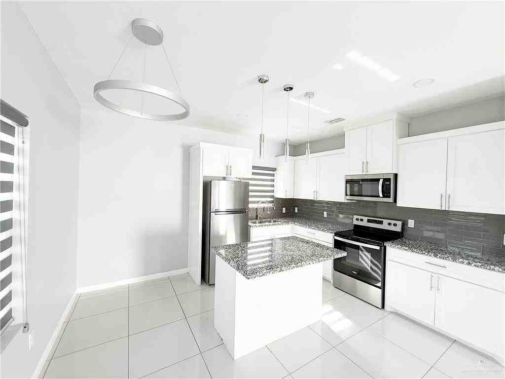 1602 Angelina Dr #2 - Photo 5 of 16