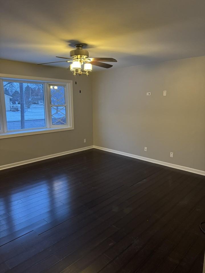 513 Wilkinson St - Photo 4 of 14