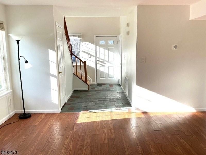 246 Hyde Park Rd - Photo 3 of 21