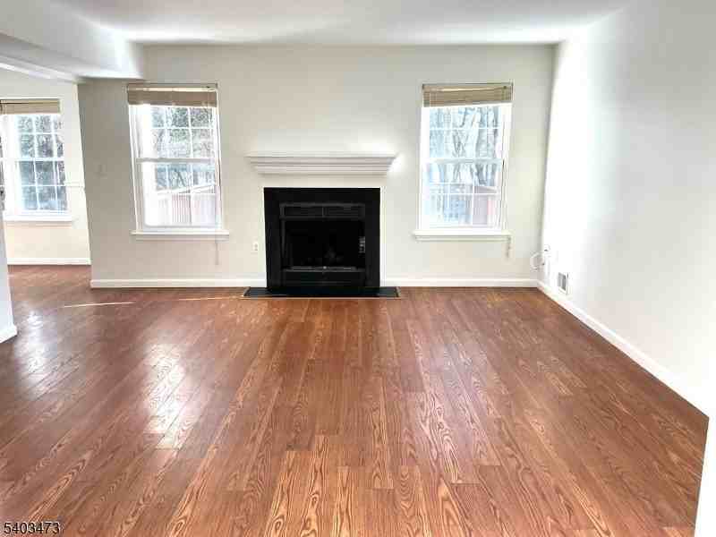 246 Hyde Park Rd - Photo 4 of 21