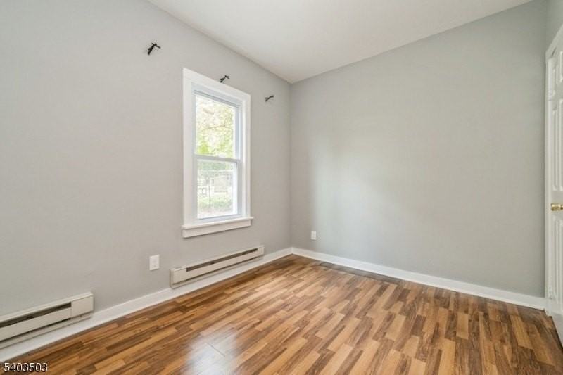 97 Allen St - Photo 7 of 10