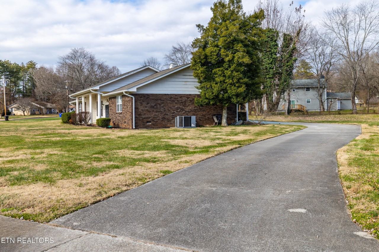 11719 S Williamsburg Dr - Photo 4 of 26