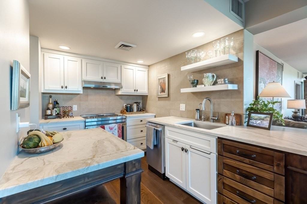 1006 Guadalupe St - Photo 3 of 11