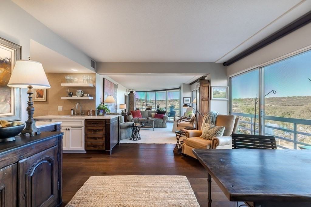 1006 Guadalupe St - Photo 4 of 11