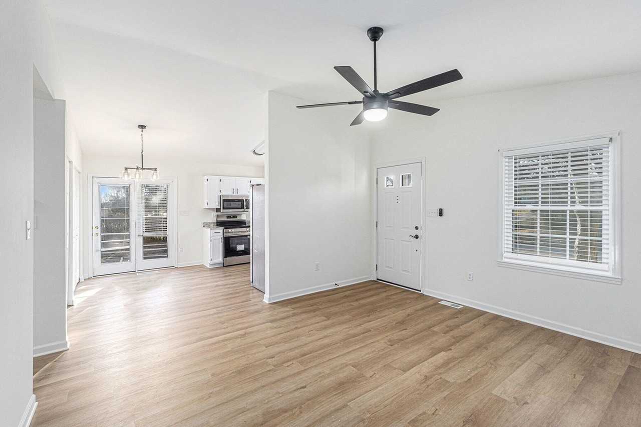 3126 Arrowhead Dr - Photo 7 of 19