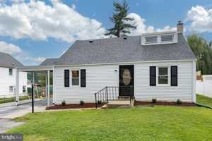 featured image of 4 Buttonwood Ave