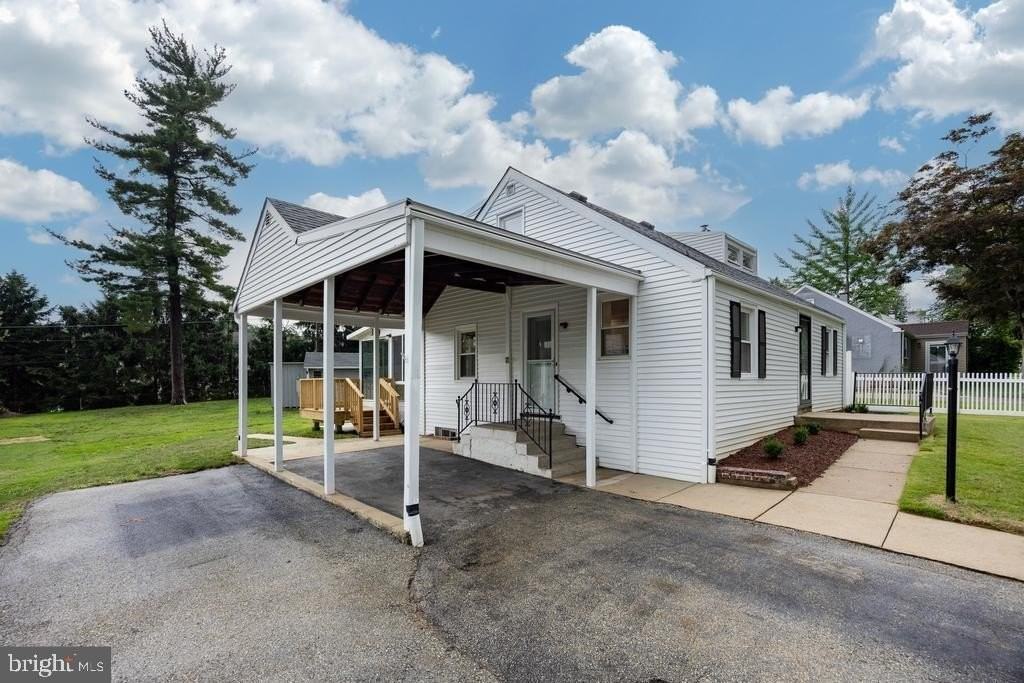 4 Buttonwood Ave - Photo 3 of 50