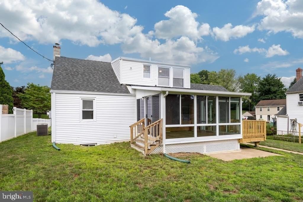 4 Buttonwood Ave - Photo 5 of 50