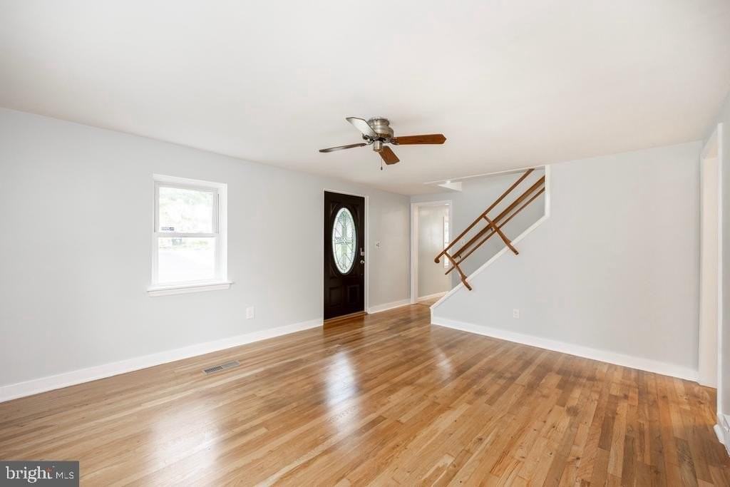 4 Buttonwood Ave - Photo 7 of 50