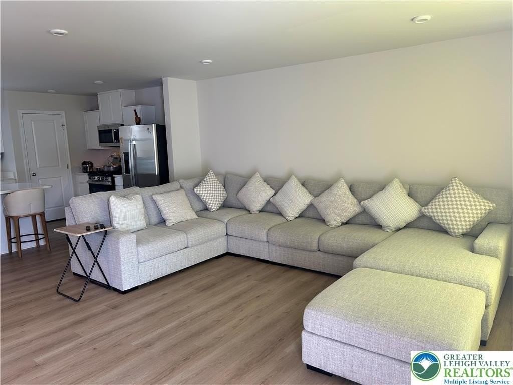 2525 Barnes Ln - Photo 5 of 47