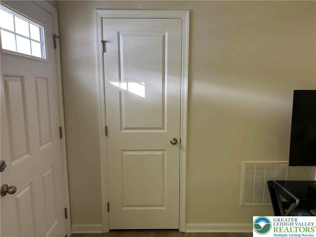 2525 Barnes Ln - Photo 6 of 47