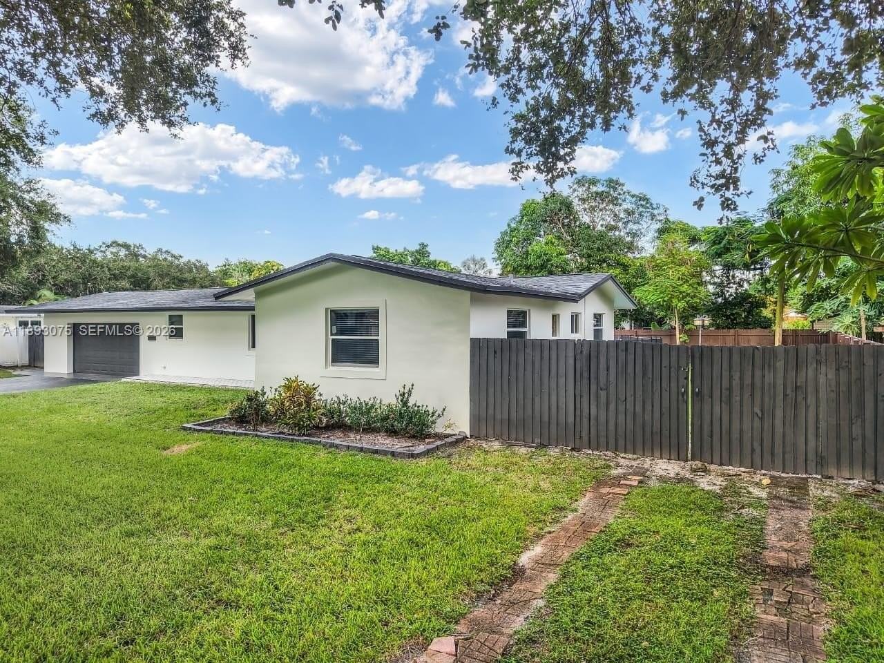 740 Beachwood Ln - Photo 4 of 50