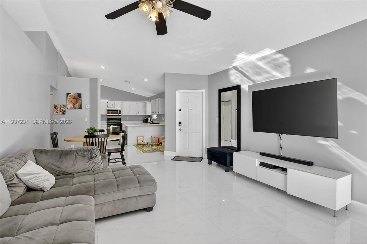 12168 Nw 36th Pl #12168 - Photo 5 of 21