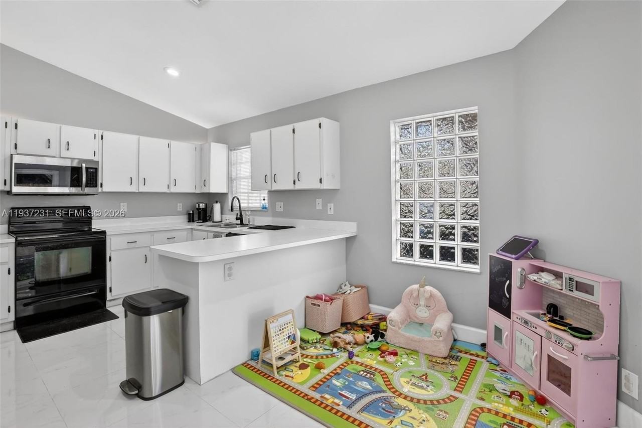 12168 Nw 36th Pl #12168 - Photo 6 of 21