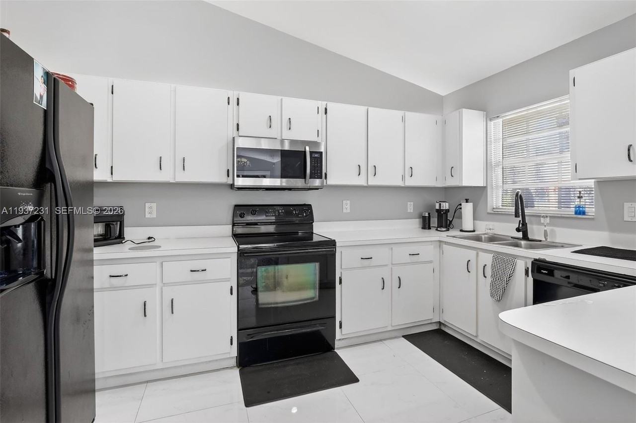 12168 Nw 36th Pl #12168 - Photo 7 of 21