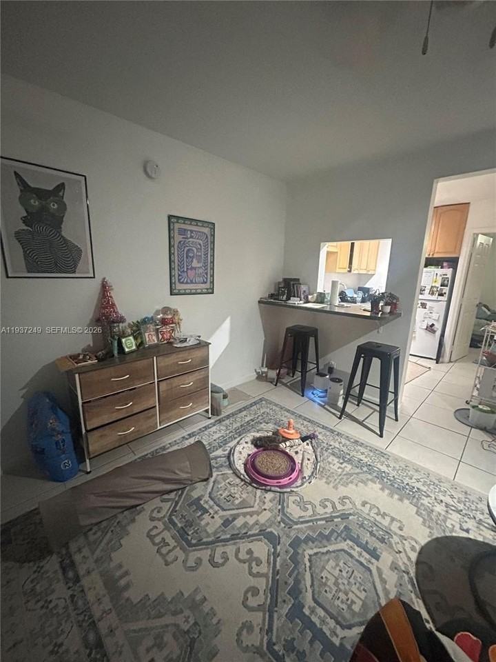 1045 N Andrews Ave #4 - Photo 4 of 11