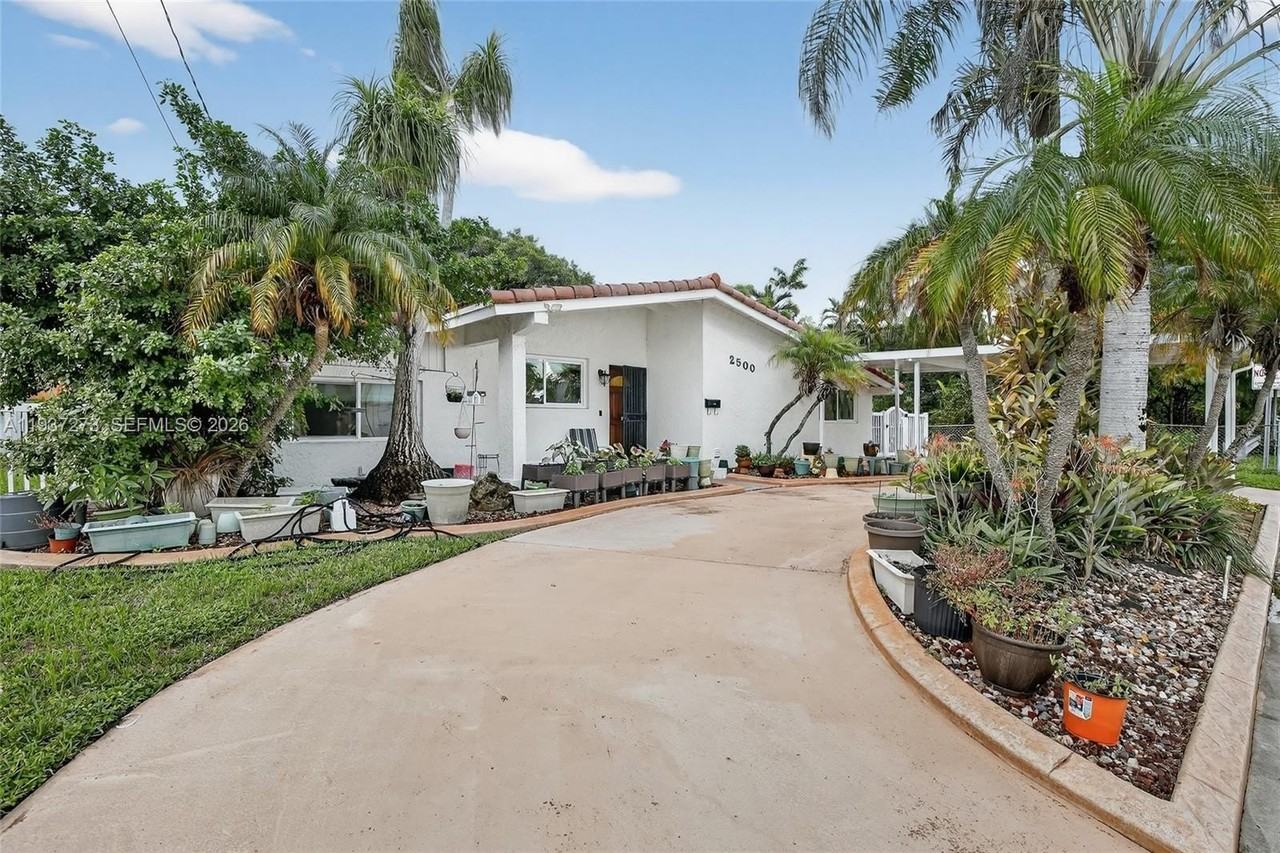 2500 Ne 209th Ter - Photo 2 of 46