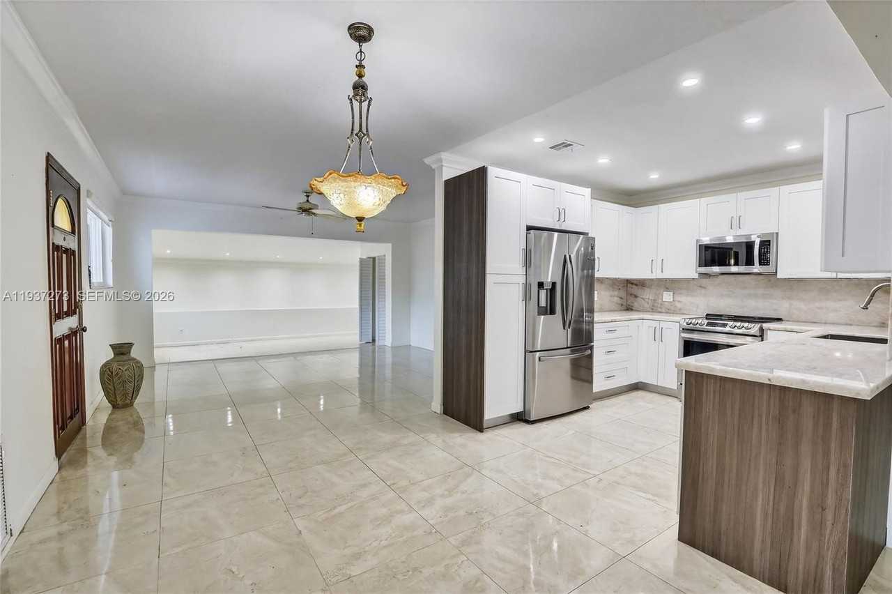 2500 Ne 209th Ter - Photo 7 of 46