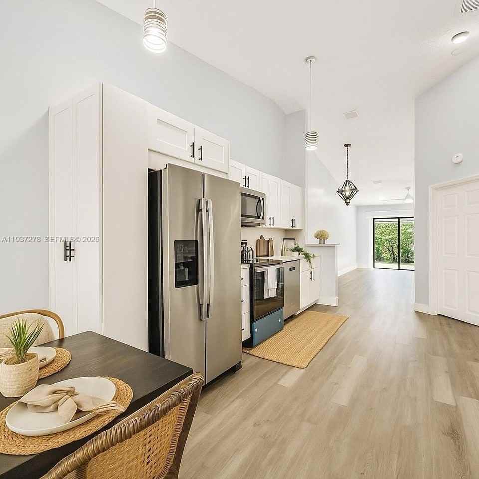 3639 Nw 83rd Ln - Photo 4 of 50