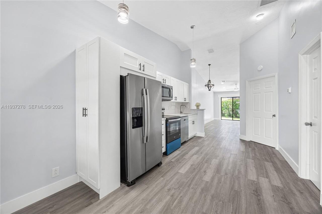 3639 Nw 83rd Ln - Photo 5 of 50